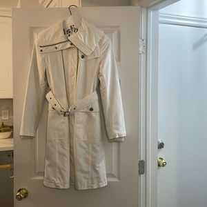 Authentic Stunning Burberry trench coat with warmth to it!